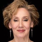 Joanna Glushak Headshot